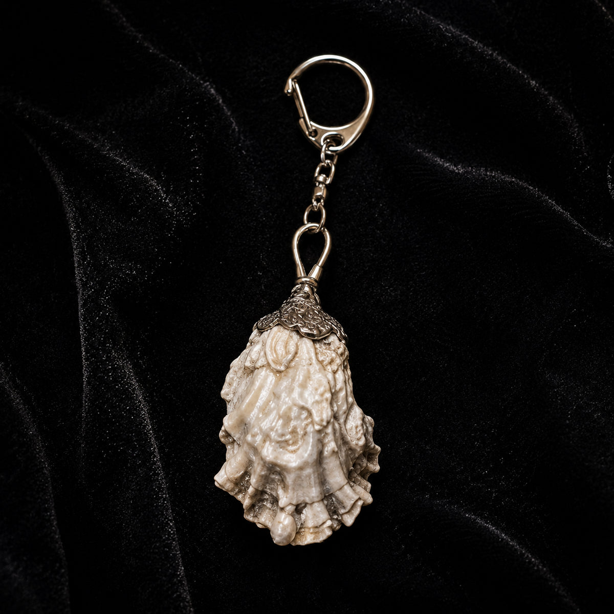 Standard keychain attachment on a natural shell back; reference image, actual shell varies.